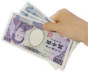 手に持ったお金